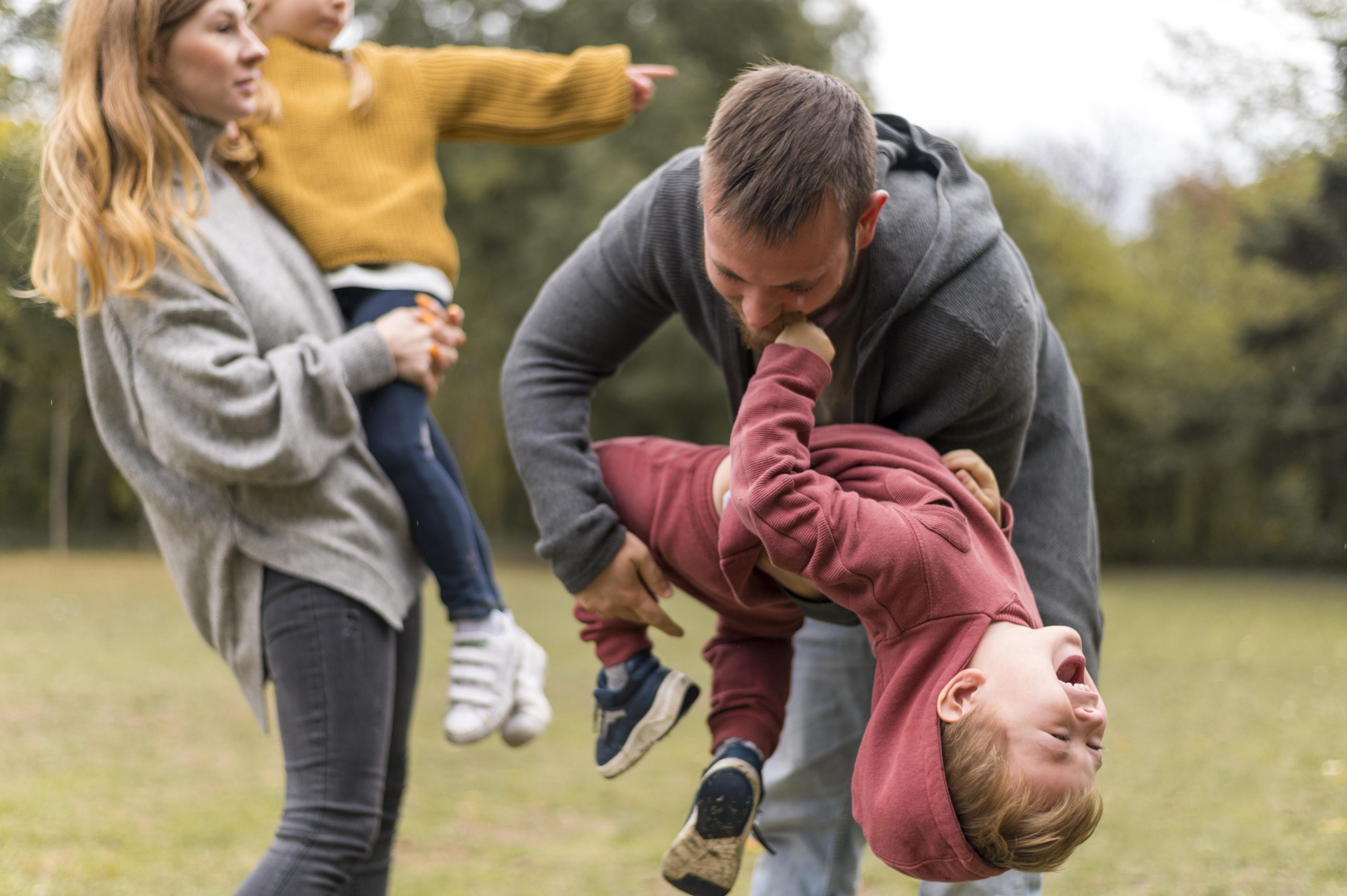 parents-kids-playing-together